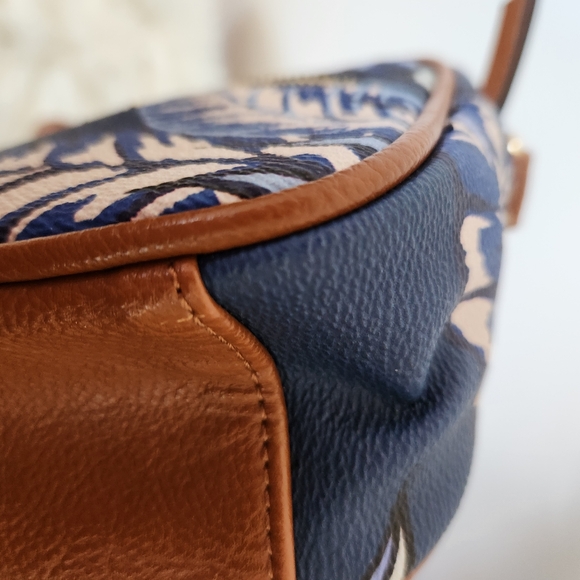 Nanette Lepore Blue Tropics Camera Bag - Picture 10 of 16